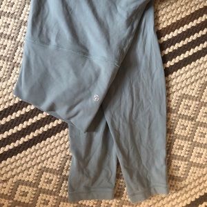 Lululemon aligns size 10